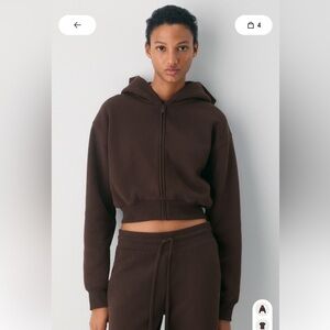 Aritzia COZY SWEATFLEECE PERFECT CROP ZIP HOODIE Item no: 129052